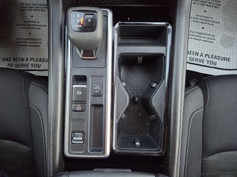 Used 2025 Nissan Pathfinder SV image 31