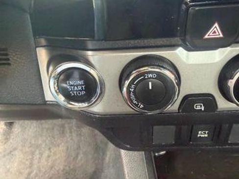 Used 2016 Toyota Tacoma Limited image 14