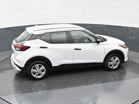 Used 2022 Nissan Kicks S FWD image 32