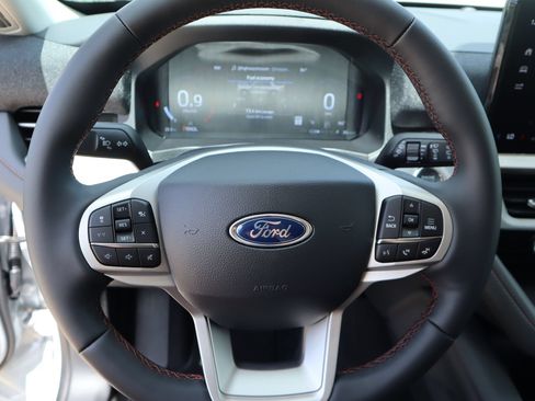 New 2026 Ford Explorer Active RWD image 3