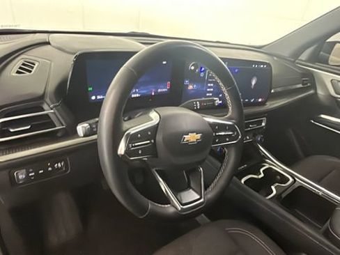 Used 2025 Chevrolet Traverse LT AWD/4WD image 13