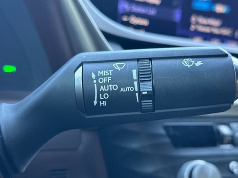 Certified 2021 Lexus ES 300h w/ Accessory Package image 33