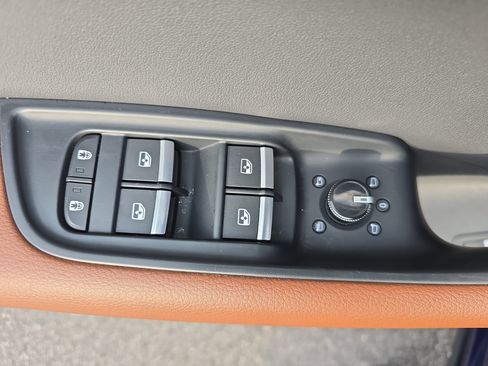 Used 2022 Audi Q8 Premium Plus image 26