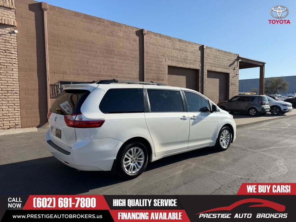 Used 2017 Toyota Sienna XLE Premium FWD image 4