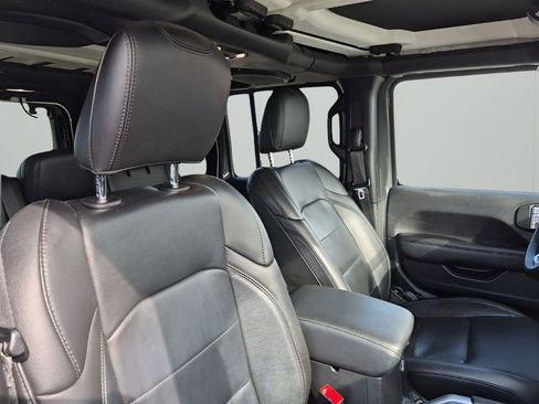 Used 2020 Jeep Wrangler Unlimited Sahara image 15