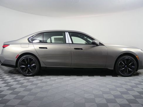 Used 2026 BMW 740i image 2