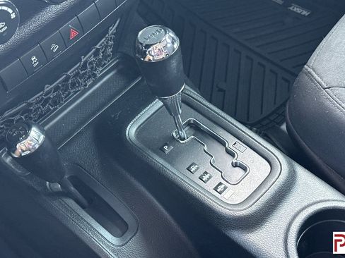 Used 2018 Jeep Wrangler Unlimited Sport S image 24