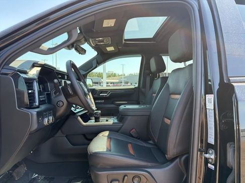 Used 2022 GMC Sierra 1500 AT4 w/ AT4 Premium Package AWD/4WD image 9