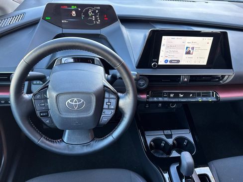 Used 2025 Toyota Prius Plug-In Hybrid image 18