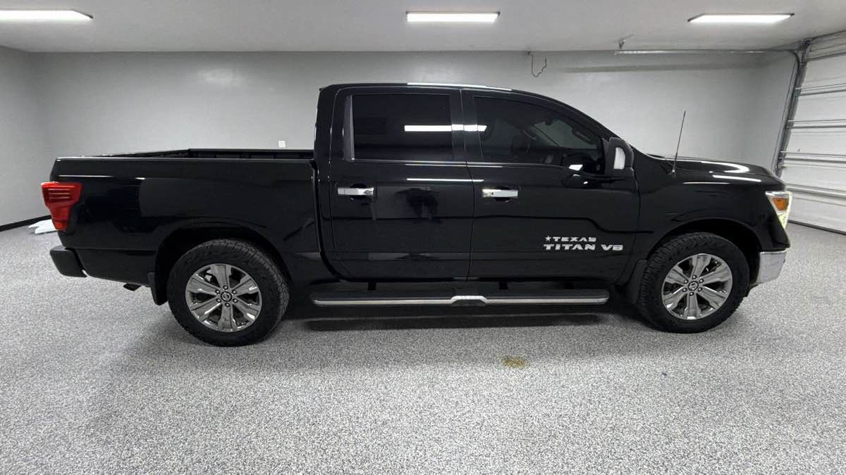 Used 2018 Nissan Titan SL w/ Texas Titan Edition AWD/4WD image 2