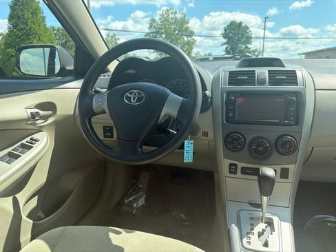 Used 2013 Toyota Corolla LE FWD image 8