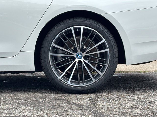 Used 2023 BMW 530e w/ Premium Package RWD image 3
