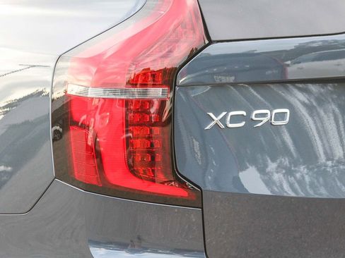 New 2026 Volvo XC90 T8 Plus w/ Protection Package Premier AWD/4WD image 9