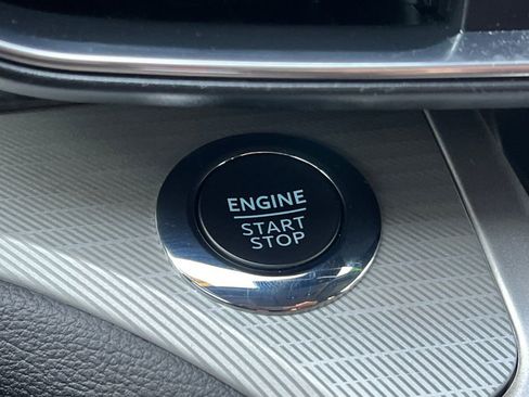 Used 2022 Ford Explorer XLT w/ Equipment Group 202A image 29