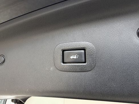 Used 2020 Nissan Armada SL w/ Premium Package image 14