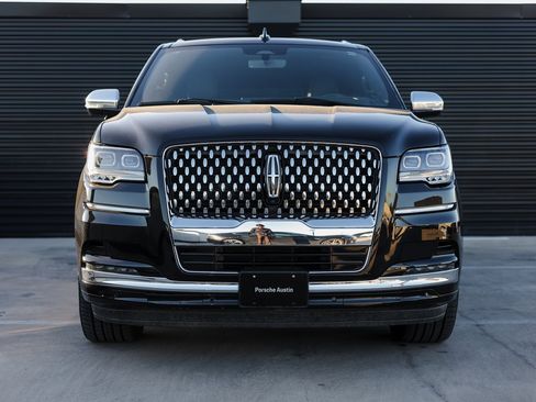 Used 2024 Lincoln Navigator Black Label image 10
