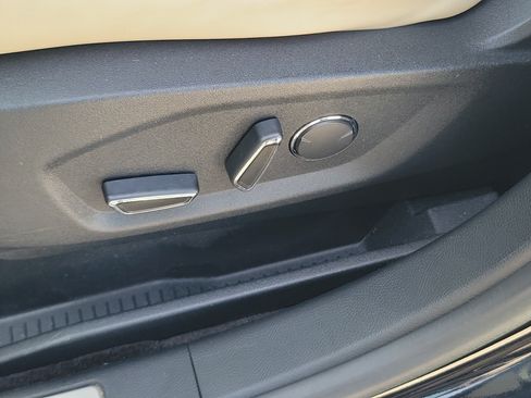 Used 2018 Ford Edge Titanium FWD image 13