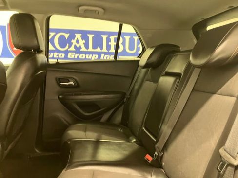 Used 2018 Chevrolet Trax LT w/ LT Convenience Package image 32