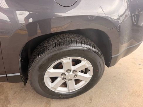 Used 2014 GMC Acadia SLE FWD image 18