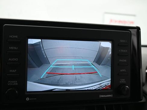 Used 2021 Toyota RAV4 LE image 17