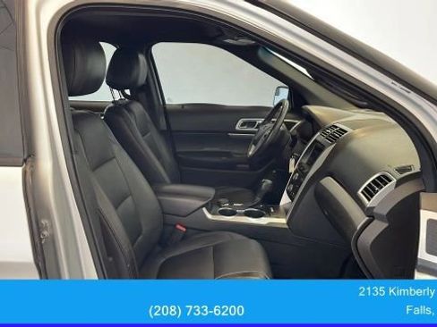 Used 2015 Ford Explorer XLT w/ Equipment Group 202B AWD/4WD image 33
