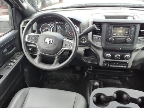 Used 2024 RAM 5500 Tradesman w/ Chrome Appearance Group AWD/4WD image 14