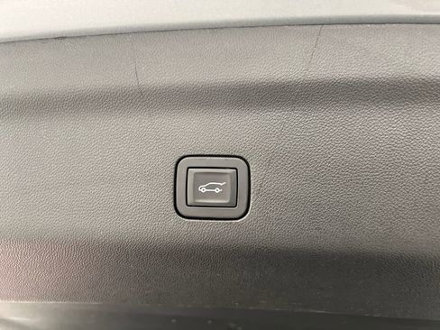 Used 2025 Chevrolet Tahoe LT AWD/4WD image 40