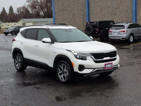 Used 2023 Kia Seltos EX image 3