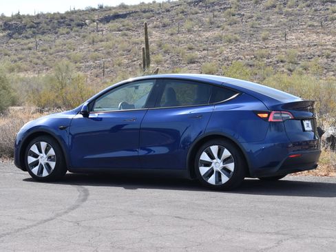 Used 2023 Tesla Model Y Long Range AWD/4WD image 4