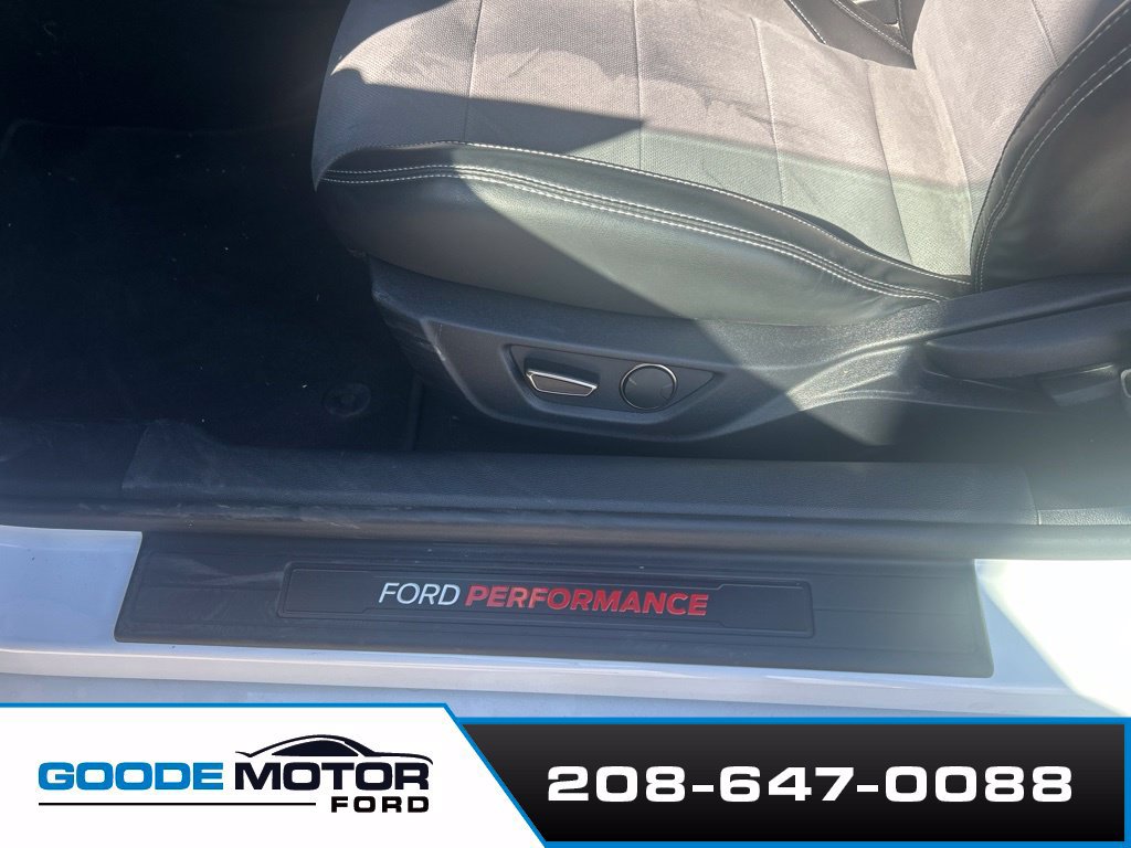 Used 2019 Ford Mustang Shelby GT350 w/ Technology Package RWD image 19