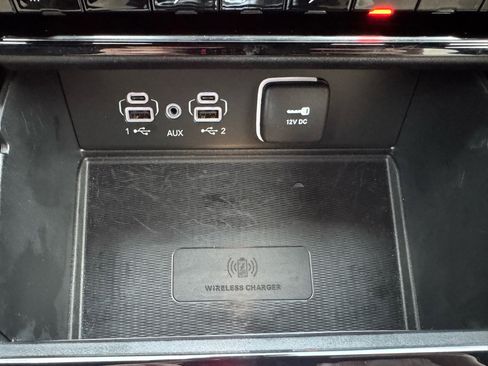 Used 2024 Jeep Grand Cherokee Limited w/ Luxury Tech Group II image 28