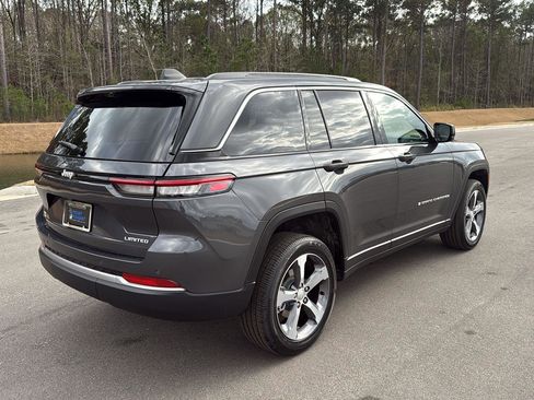 New 2026 Jeep Grand Cherokee Limited w/ Luxury Tech Group II RWD image 9
