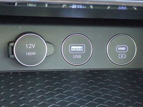 Used 2025 Genesis G70 2.5T image 21