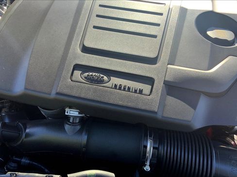 New 2026 Land Rover Range Rover Velar Dynamic SE image 17