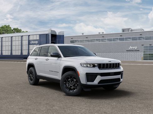 New 2026 Jeep Grand Cherokee Altitude image 5