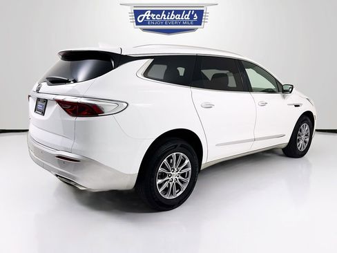 Used 2023 Buick Enclave Essence image 7