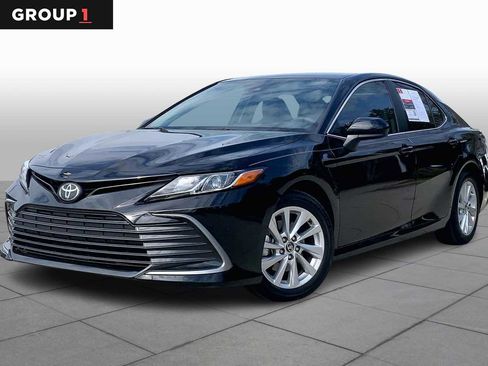 Used 2024 Toyota Camry LE image 1