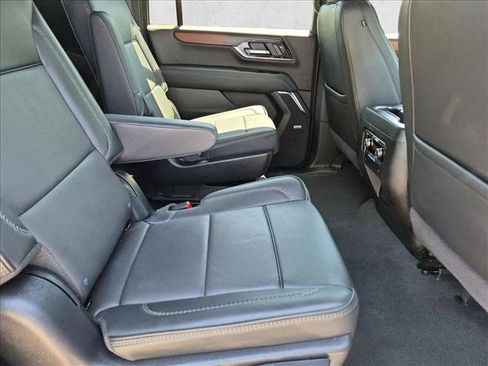 Used 2025 GMC Yukon XL Denali AWD/4WD image 28