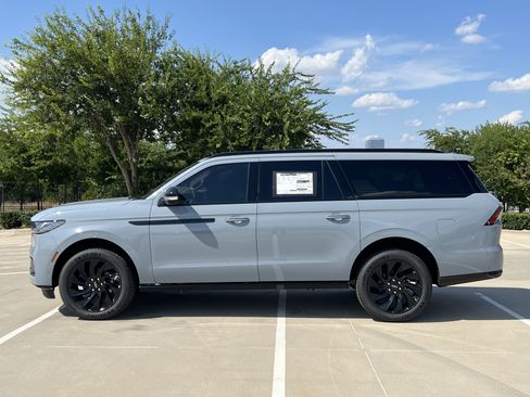 New 2025 Lincoln Navigator L Reserve w/ Jet Appearance Package image 4