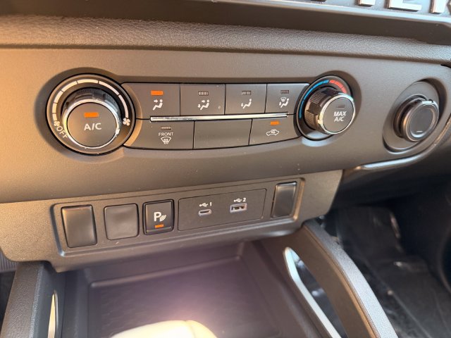 Used 2025 Nissan Frontier SV RWD image 18