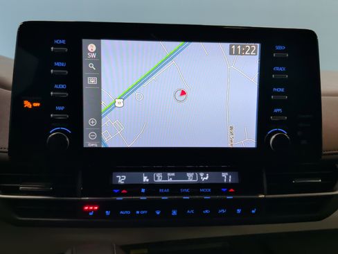 Used 2023 Toyota Sienna Platinum image 24