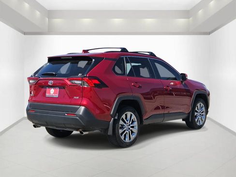 Used 2023 Toyota RAV4 XLE Premium image 4