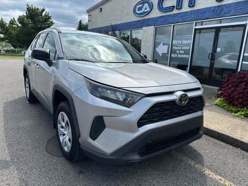 Used 2021 Toyota RAV4 LE FWD image 2