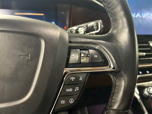 Used 2022 Lincoln Navigator Reserve image 13