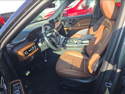 Used 2023 Lincoln Aviator Reserve RWD image 5