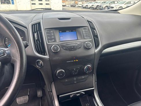 Used 2019 Ford Edge SE w/ SE Fleet Driver's Package image 16