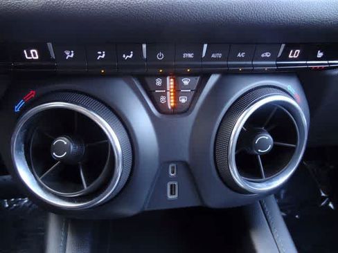 Used 2020 Chevrolet Blazer LT FWD image 30