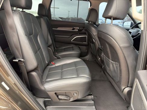 Used 2022 Kia Telluride EX w/ EX Premium Package image 32