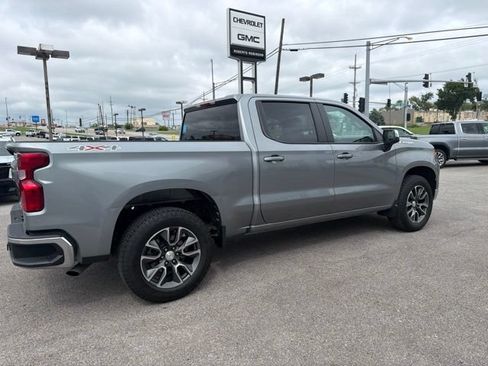 Used 2023 Chevrolet Silverado 1500 LT AWD/4WD image 19