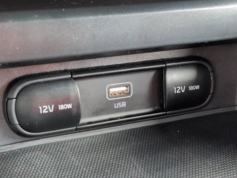 Used 2025 Kia Soul LX w/ LX Technology Package FWD image 19